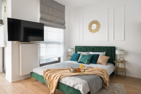 Fully-equipped studio with garage, balcony, 300 m to Metro Station, only 10 min to city centre